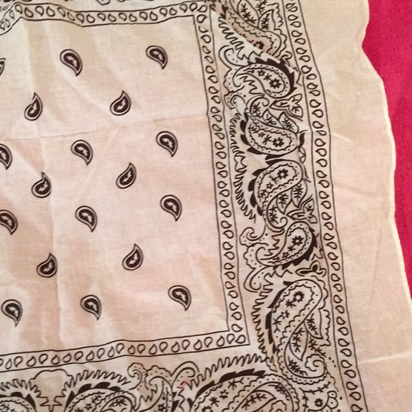 Stylish Red and White Bandana Set - Picture 16 of 16